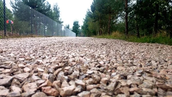 Czym wysypać podjazd, aby uniknąć kosztownych błędów?