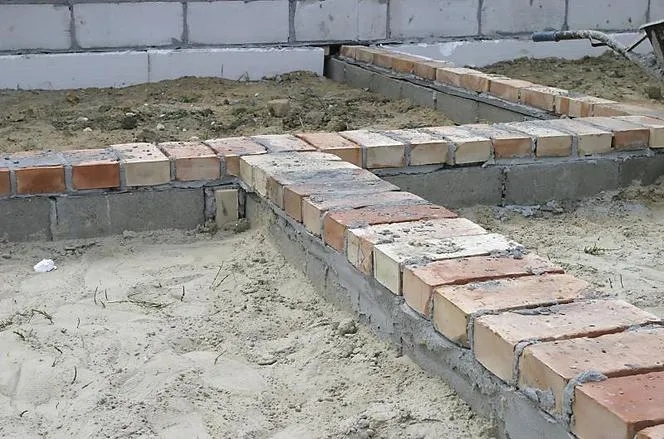 Jaki beton na wylewkę na gruncie - uniknij pęknięć i kosztów