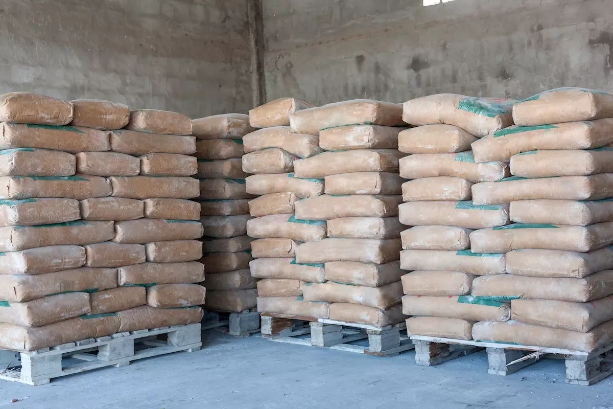 Jaki cement na wylewki? Wybierz najlepszy rodzaj dla trwałości i jakości